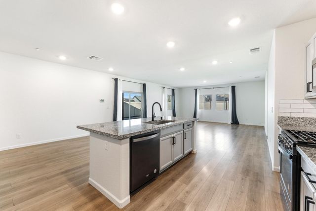 1585 Tannehill Dr, Manteca, CA 95337