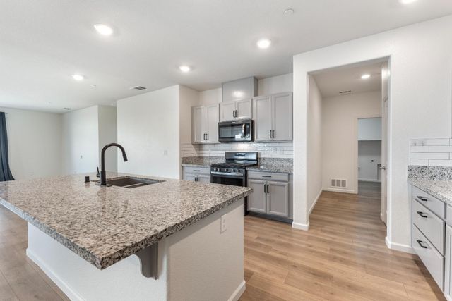 1585 Tannehill Dr, Manteca, CA 95337