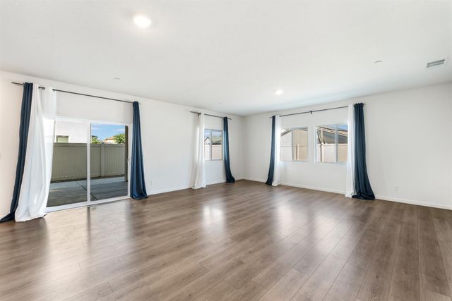1585 Tannehill Dr, Manteca, CA 95337