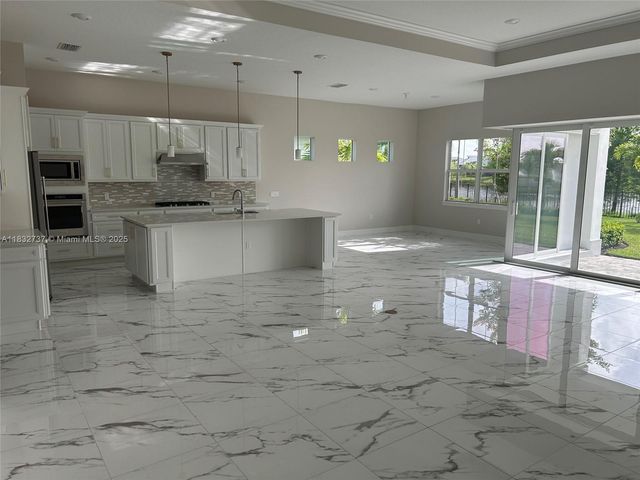10904 Stellar Cir, Palm Beach Gardens, FL 33412