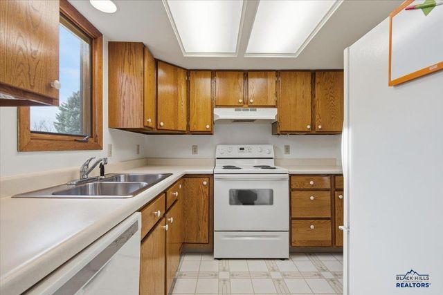 1440 LOOKOUT VALLEY CT, Spearfish, SD 57783