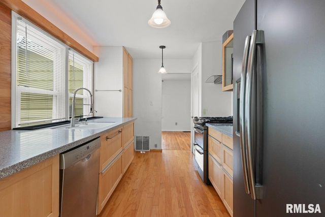 5029 N BEST Street, Peoria Heights, IL 61616