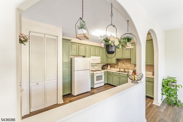 62 Limerick Ln, Lopatcong Twp., NJ 08865