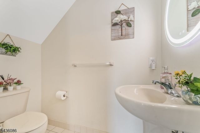62 Limerick Ln, Lopatcong Twp., NJ 08865
