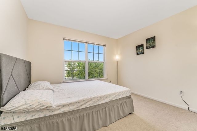 62 Limerick Ln, Lopatcong Twp., NJ 08865