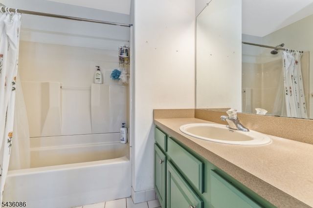 62 Limerick Ln, Lopatcong Twp., NJ 08865