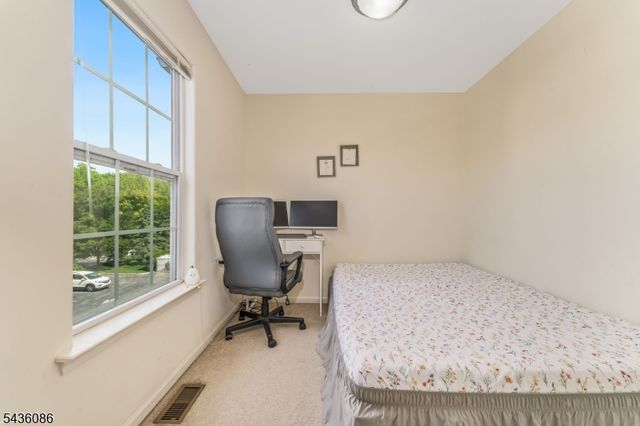 62 Limerick Ln, Lopatcong Twp., NJ 08865