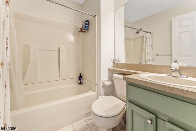62 Limerick Ln, Lopatcong Twp., NJ 08865