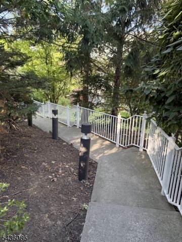 62 Limerick Ln, Lopatcong Twp., NJ 08865