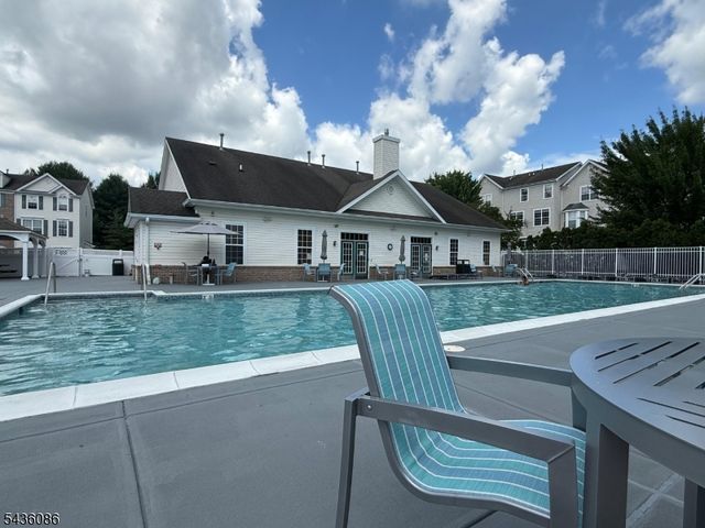 62 Limerick Ln, Lopatcong Twp., NJ 08865