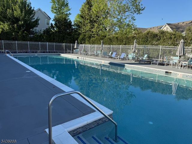 62 Limerick Ln, Lopatcong Twp., NJ 08865