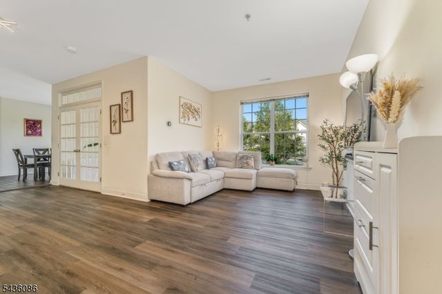 62 Limerick Ln, Lopatcong Twp., NJ 08865