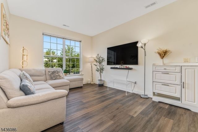 62 Limerick Ln, Lopatcong Twp., NJ 08865