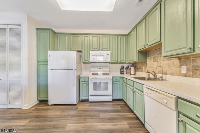 62 Limerick Ln, Lopatcong Twp., NJ 08865