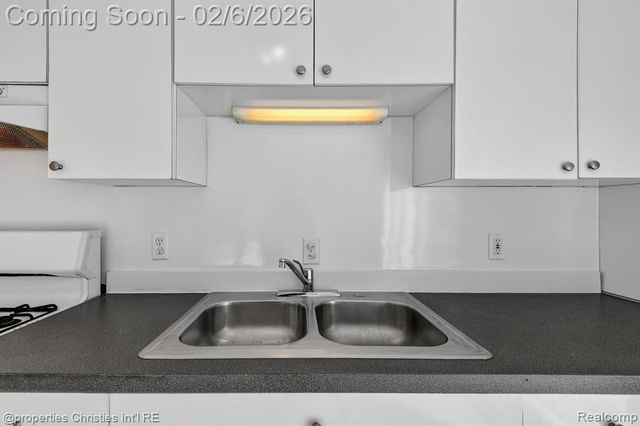 10111 Troy Street, Oak Park, MI 48237