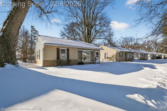 10111 Troy Street, Oak Park, MI 48237