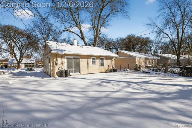 10111 Troy Street, Oak Park, MI 48237