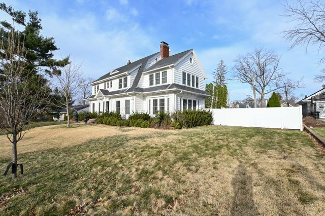 510 Knollwood Drive SE, Cedar Rapids, IA 52403