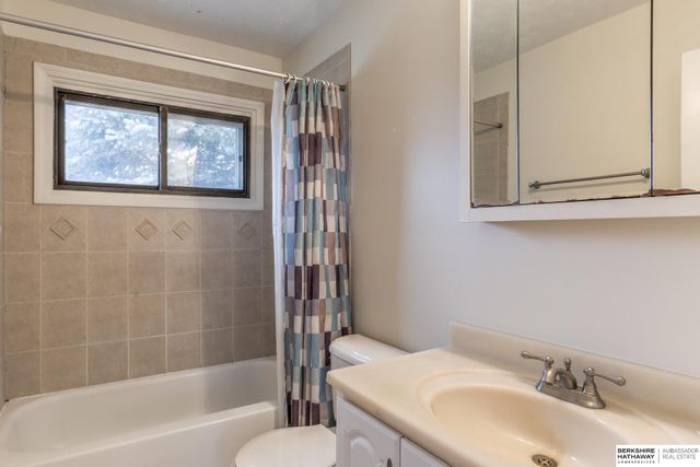 7301 S 81 Street, La Vista, NE 68128