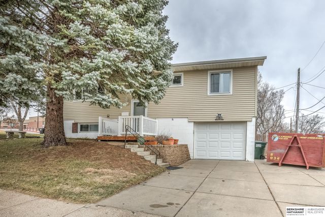 7301 S 81 Street, La Vista, NE 68128