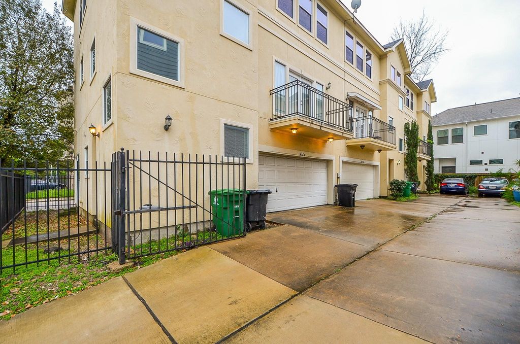 1610 Holman St Street, Houston, TX 77004