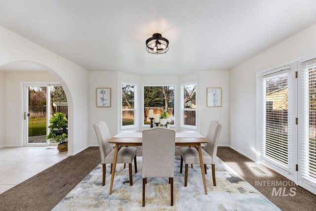 992 N Pinnacle, Eagle, ID 83616