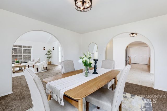 992 N Pinnacle, Eagle, ID 83616