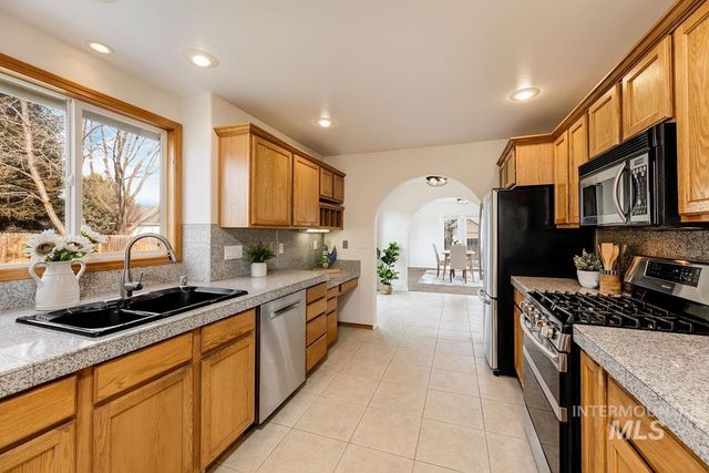 992 N Pinnacle, Eagle, ID 83616