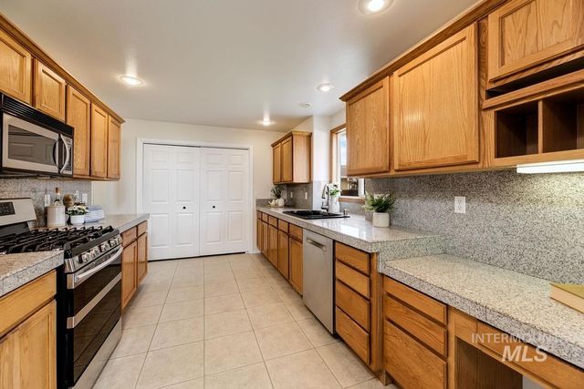 992 N Pinnacle, Eagle, ID 83616