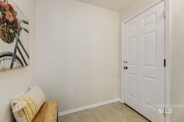 992 N Pinnacle, Eagle, ID 83616