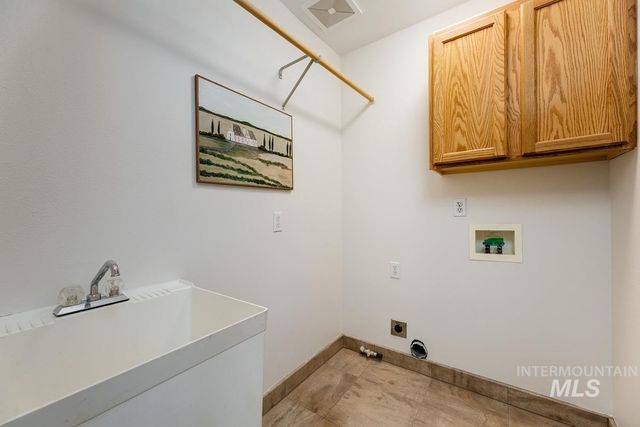 992 N Pinnacle, Eagle, ID 83616