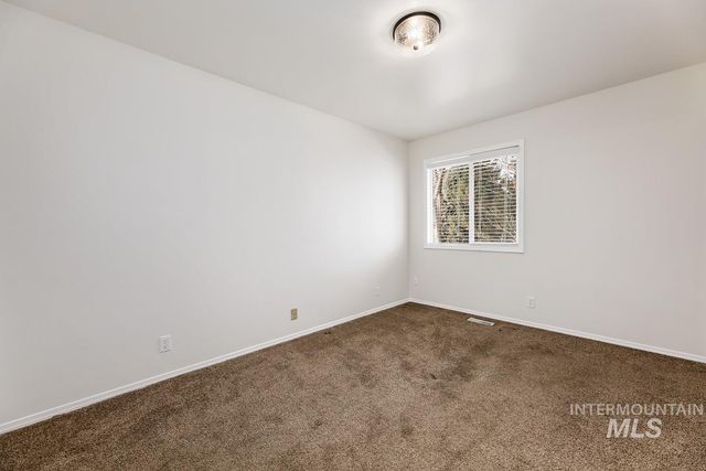 992 N Pinnacle, Eagle, ID 83616