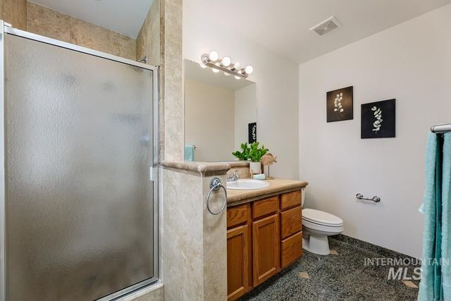 992 N Pinnacle, Eagle, ID 83616