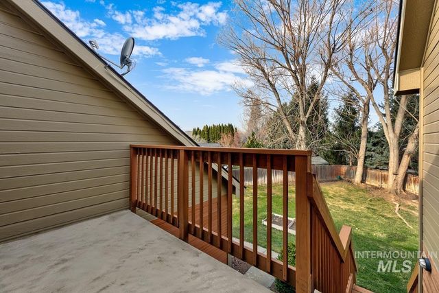 992 N Pinnacle, Eagle, ID 83616