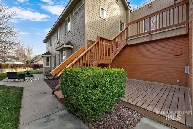 992 N Pinnacle, Eagle, ID 83616