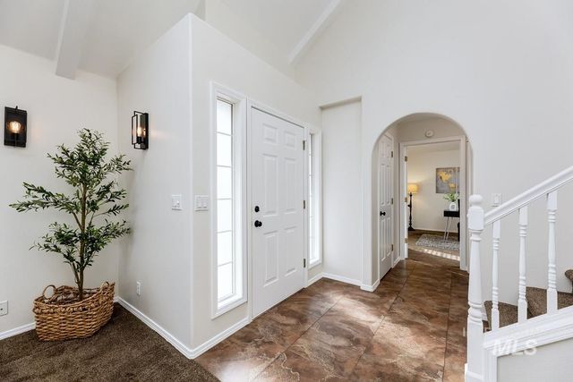 992 N Pinnacle, Eagle, ID 83616