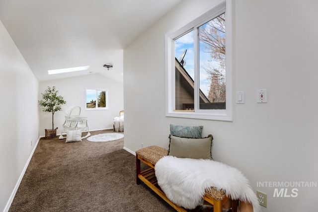 992 N Pinnacle, Eagle, ID 83616