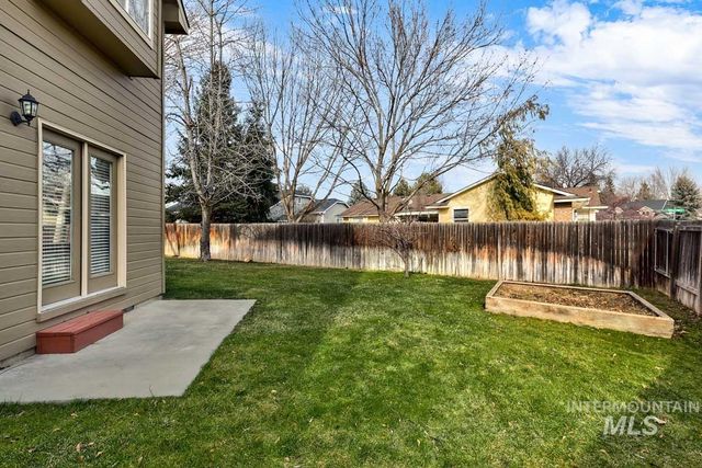 992 N Pinnacle, Eagle, ID 83616