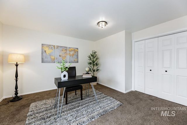 992 N Pinnacle, Eagle, ID 83616