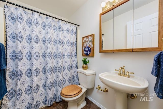 992 N Pinnacle, Eagle, ID 83616