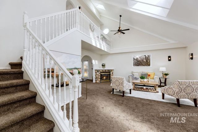 992 N Pinnacle, Eagle, ID 83616