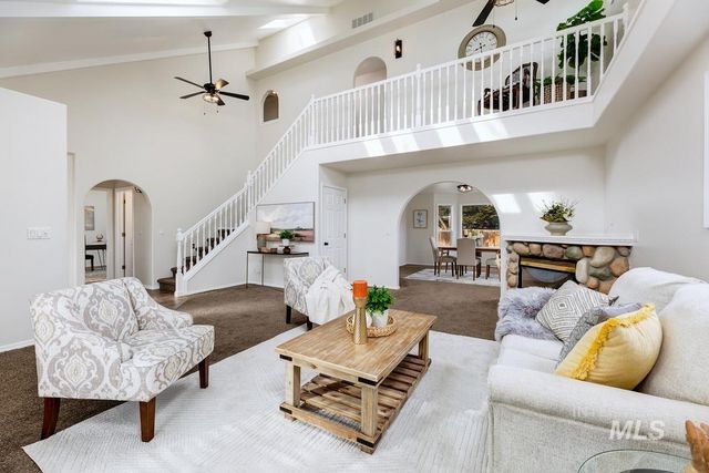 992 N Pinnacle, Eagle, ID 83616