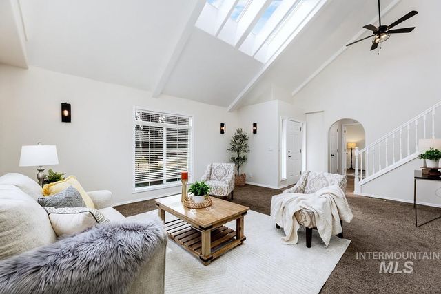 992 N Pinnacle, Eagle, ID 83616