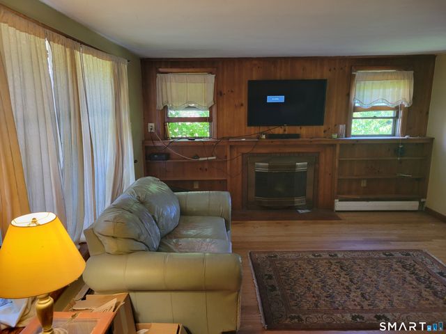26 Dydo Drive, Montville, CT 06382