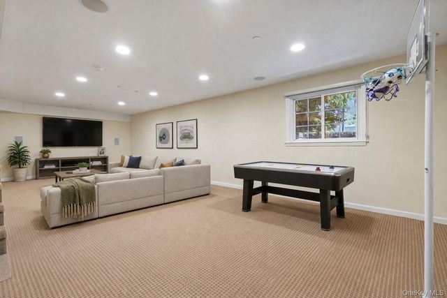 2 Heirloom Lane, Rye Brook, NY 10573