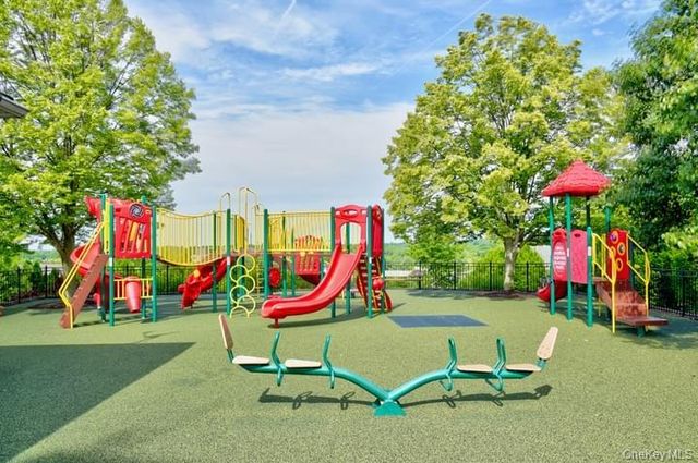 2 Heirloom Lane, Rye Brook, NY 10573