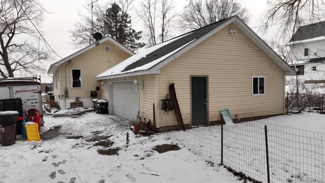 1820 W Genesee Street, Lapeer, MI 48446