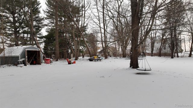1820 W Genesee Street, Lapeer, MI 48446