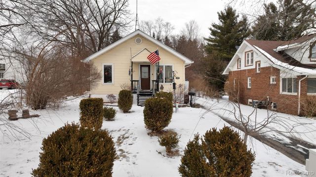 1820 W Genesee Street, Lapeer, MI 48446