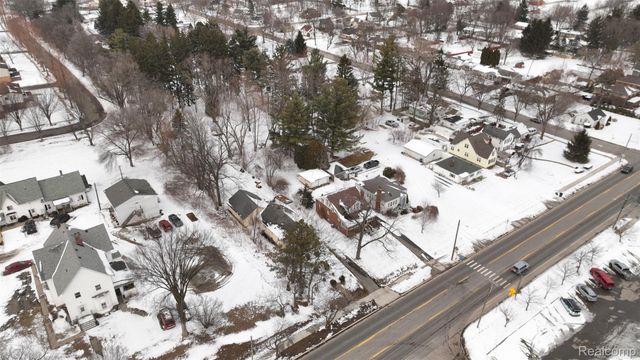 1820 W Genesee Street, Lapeer, MI 48446